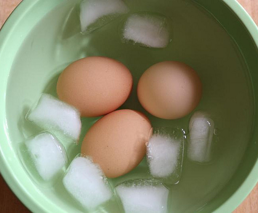 Putting Eggs on Ice, Photo: Andrea Nguyen, CC BY 2.0